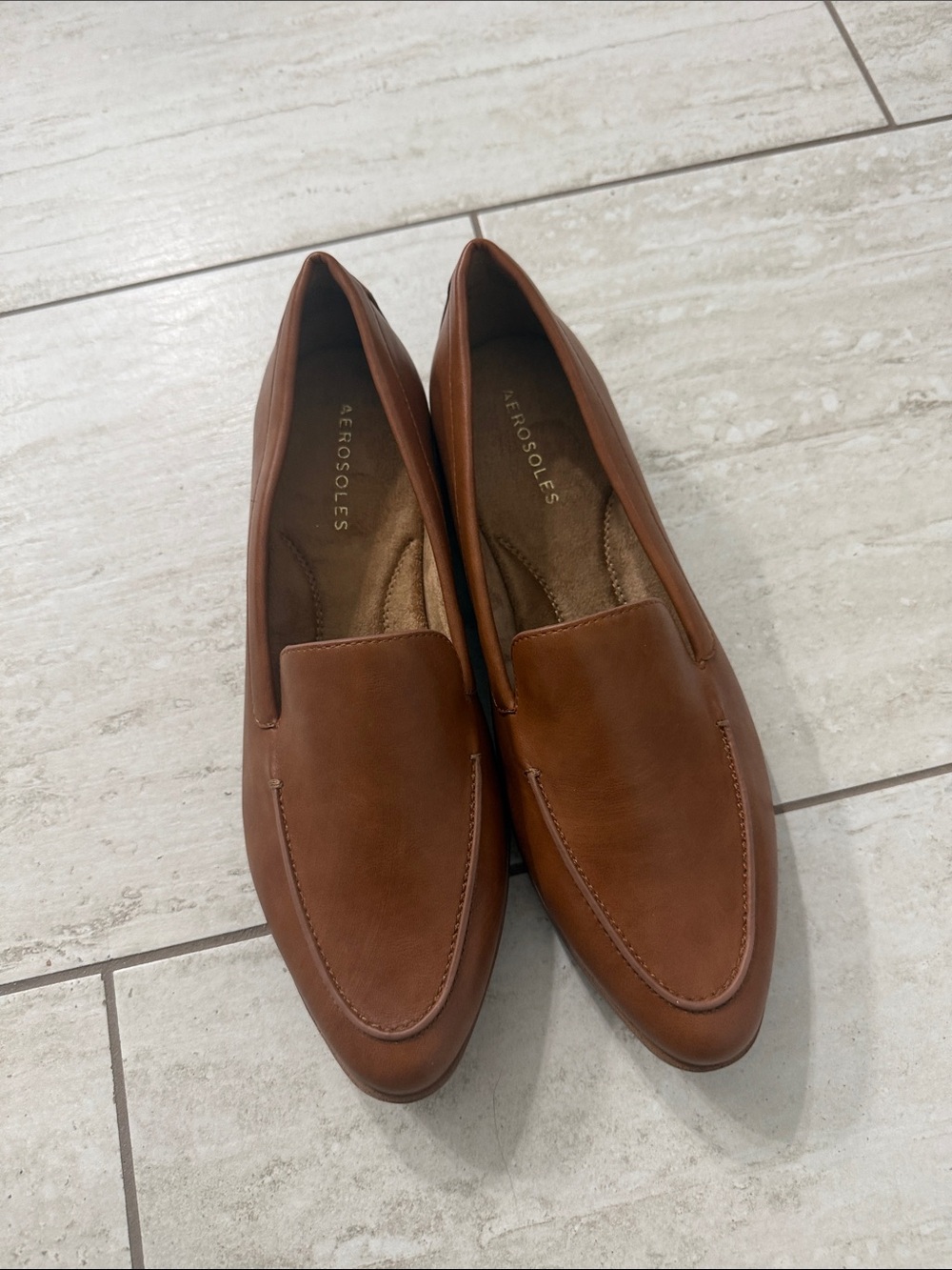 AEROSOLES ladies  Tan Leather Slip-On Loafers
New ..caramel ..well stitched